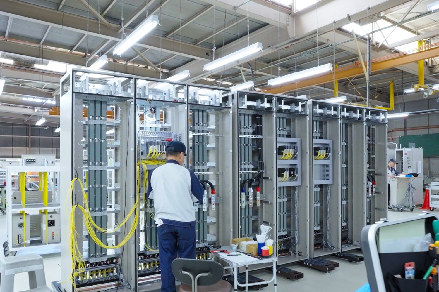 配電盤およびシステム機器